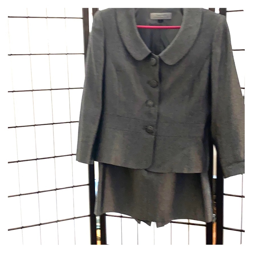 Skirt suit